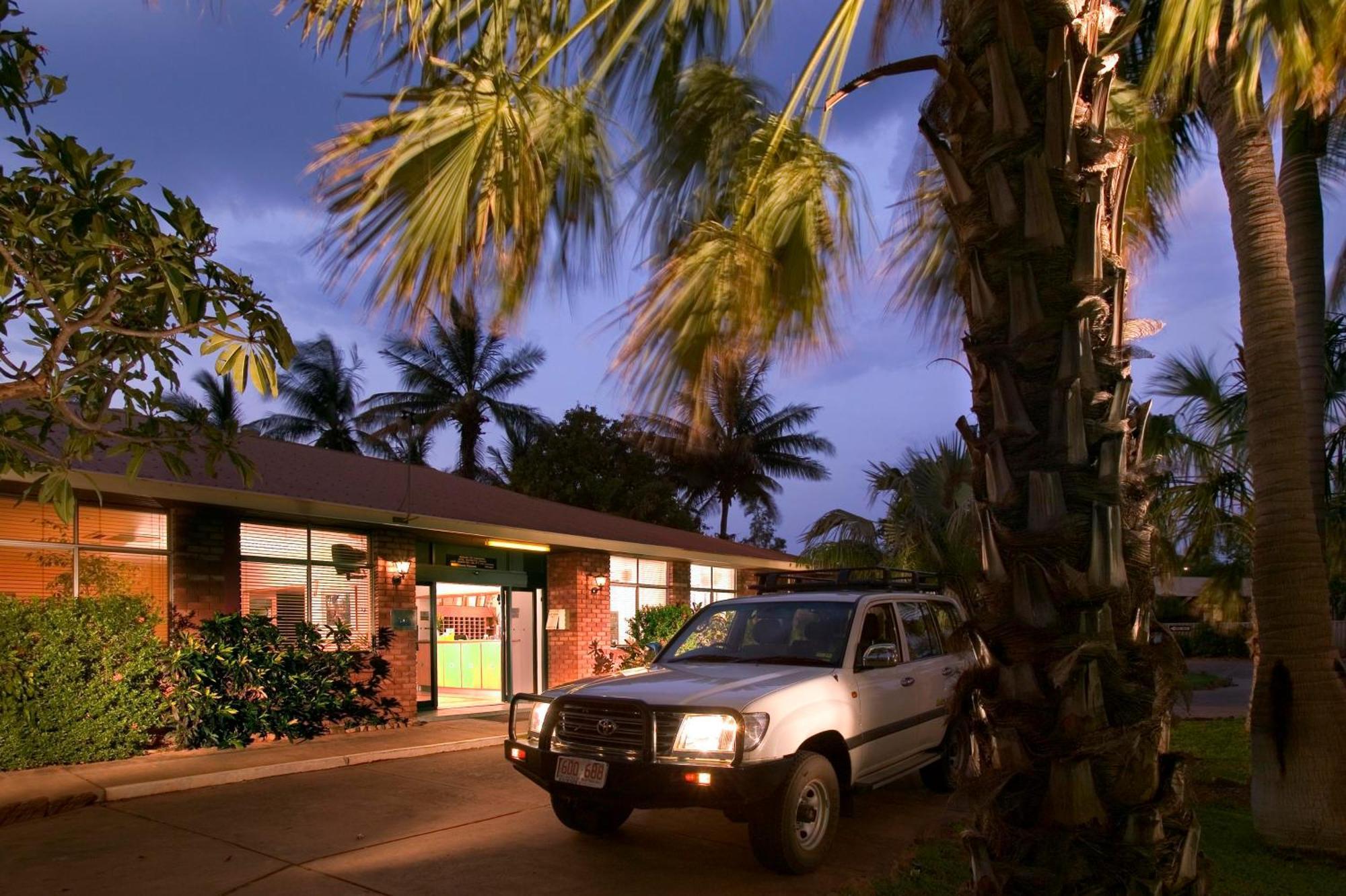The Cambridge Kununurra Hotel Exterior photo