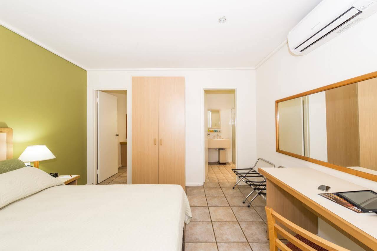 The Cambridge Kununurra Hotel Exterior photo