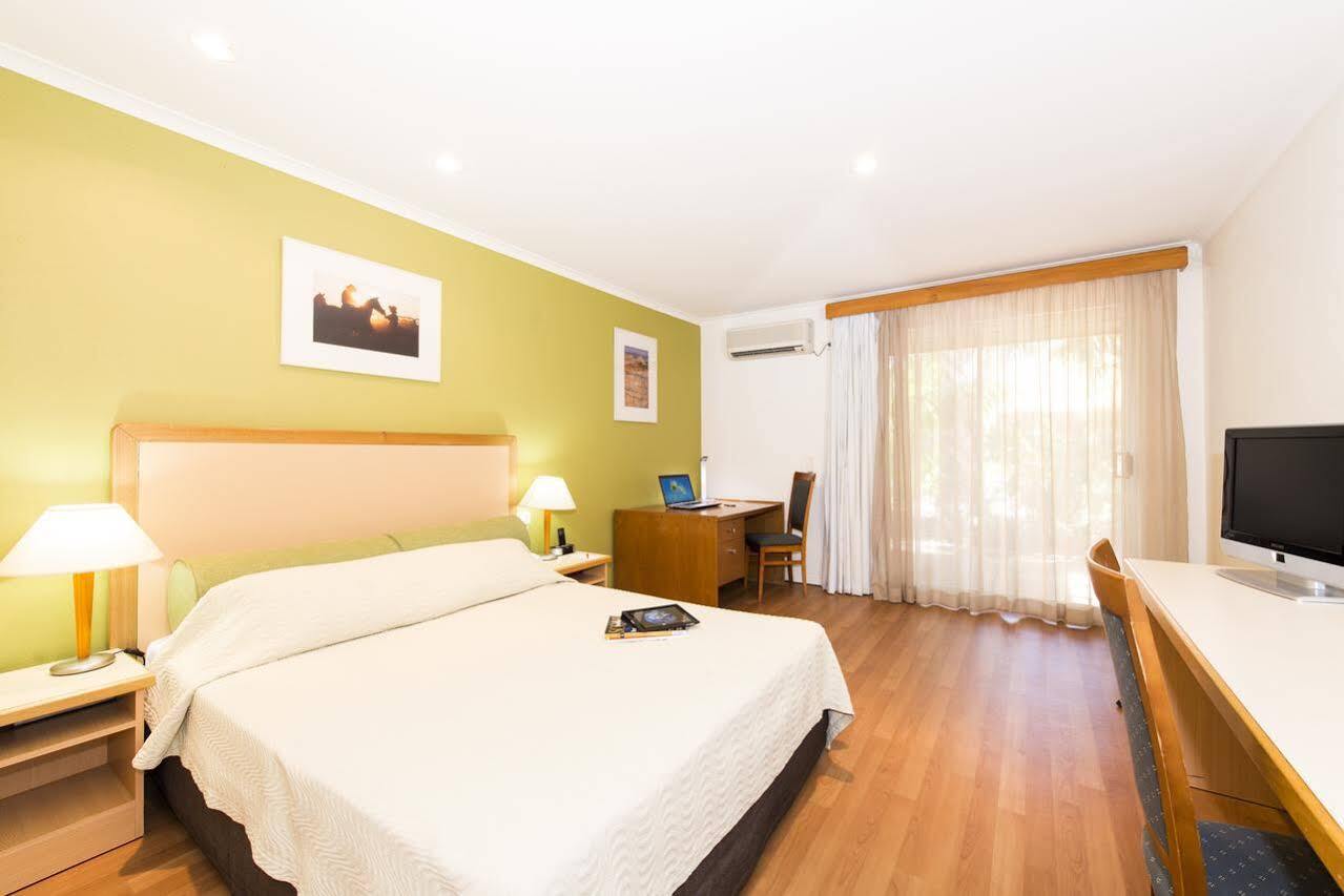 The Cambridge Kununurra Hotel Exterior photo